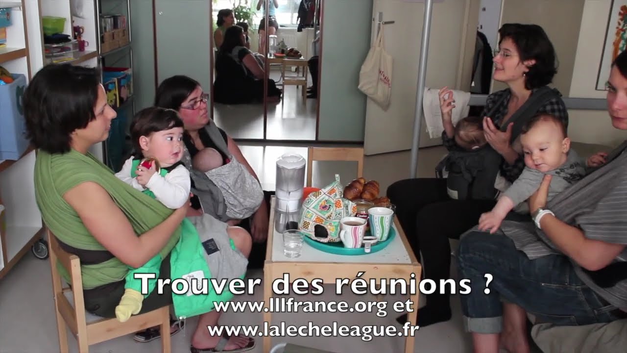 Maman &agrave; la maison seule, allaitant et active