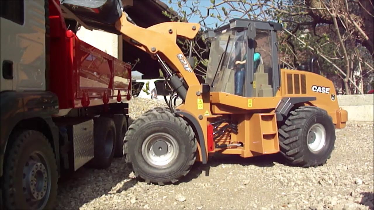 Case 621 RC and Kobelco SK270SR RC Gravel test