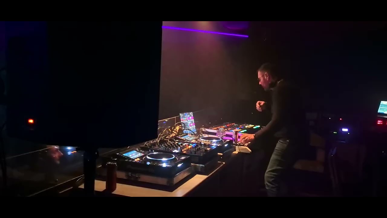 Slam Jr. Zsazsa-Norbika bűveszkedik ☺️🤳