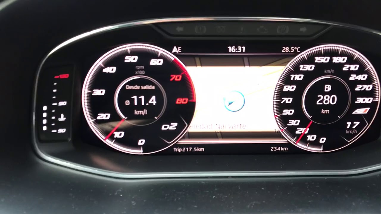 León Cupra con tablero virtual (cockpit) en Mexico