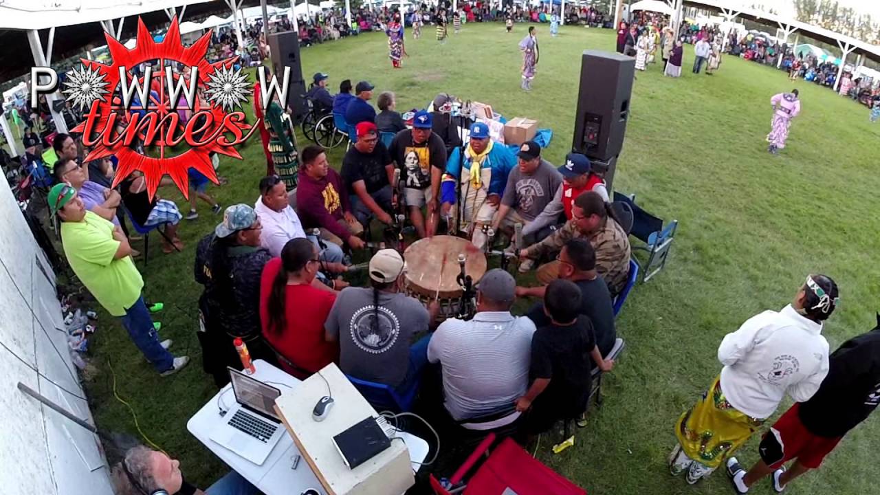 Dakota Hotaine Sings Sidestep for Jingle Special @ Dakota Oyate Wacipi 2016