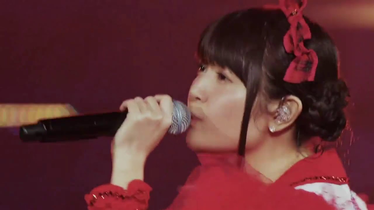 竹達彩奈 在演唱會上演唱「God knows」