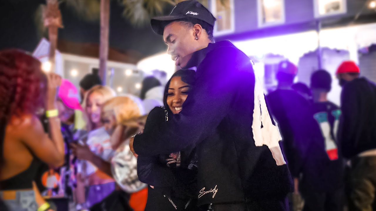 КЛАССНЫЕ ДЕВУШКИ В КЛУБЕ!