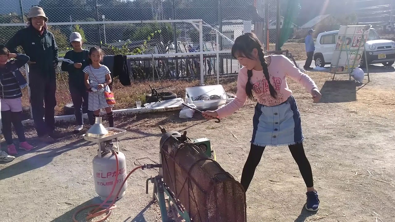 ポン菓子、大爆発 　Poncake(Pom poms 、Pon-kashi） Big explosion