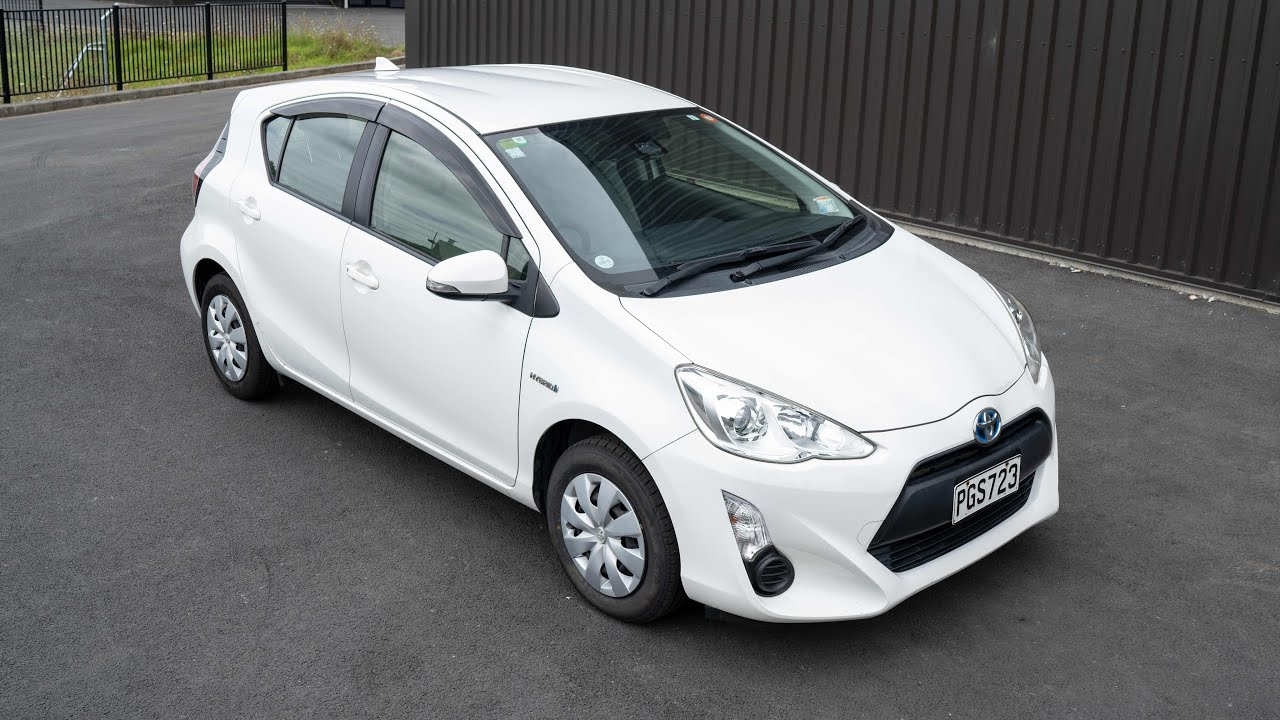2017 Toyota Aqua L Hybrid