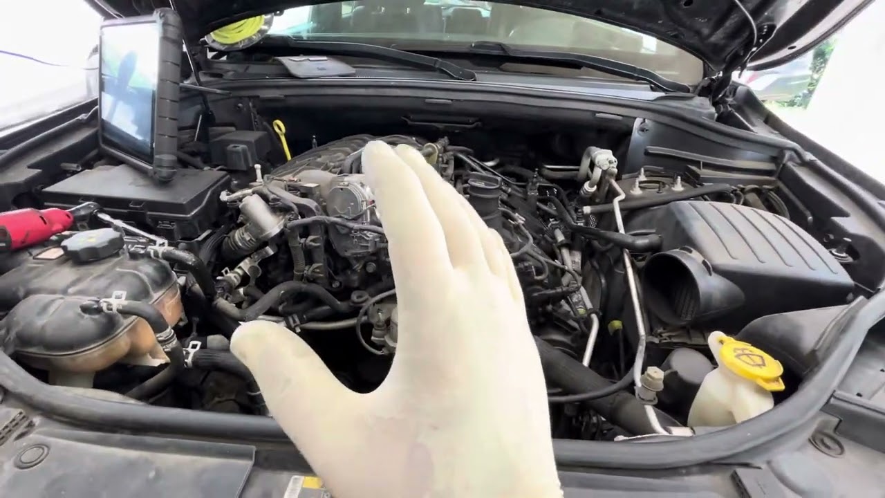 2016 Cherokee 3.6L códigos: P0018/P000D/P0300 y P105C. Todo relacionado a bajo nivel aceite.