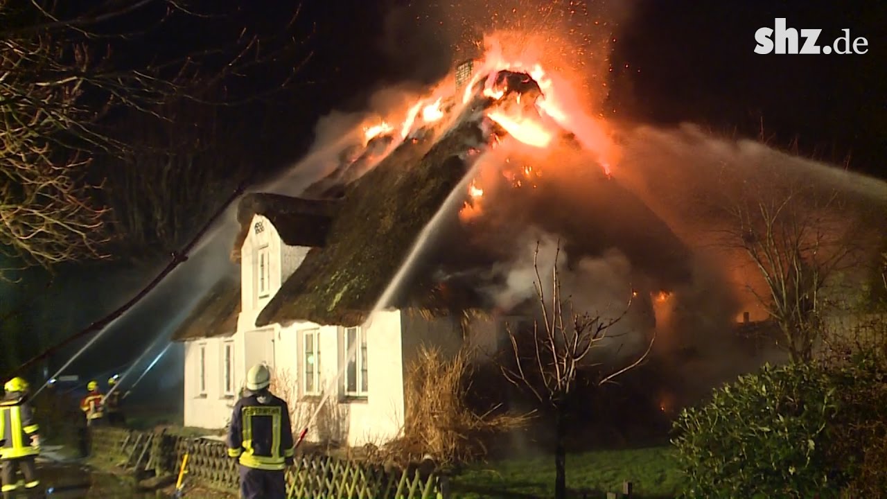 Reetdachbrand in Sch&uuml;lp