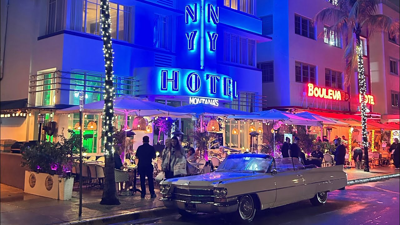 Walking Ocean Drive - Miami Beach