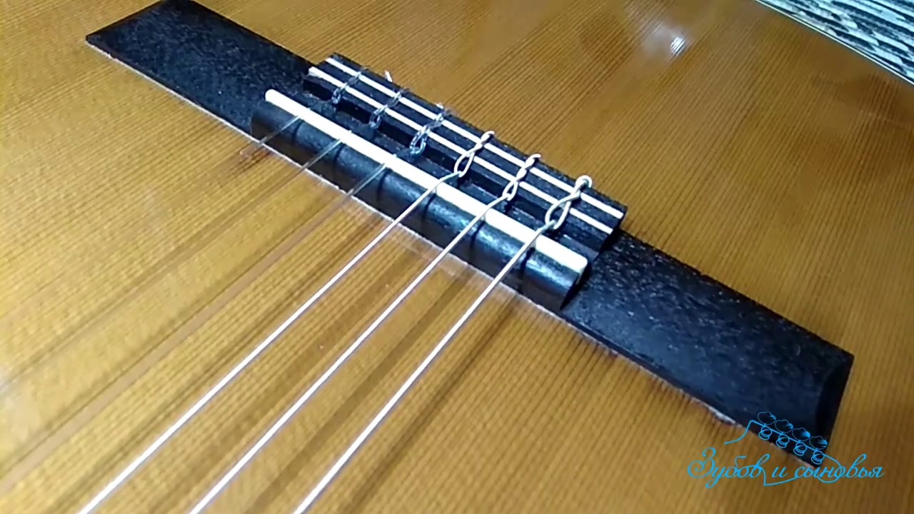 Приклейка подставки акустической гитары (ремонт гитар)