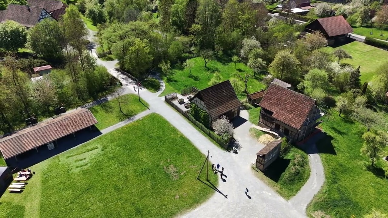 Traumhafter Park in Fladungen 🌿 | Drohnenflug in der Rh&ouml;n