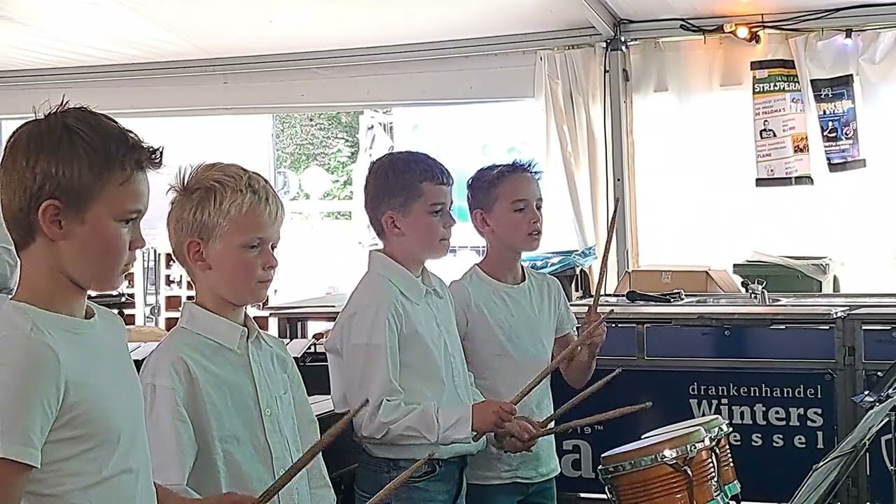 Trommelen kermis 9-6-25 Lars, Thijs, Luc, Jip+drumband Heerlijkheid©Roel v. Duin L.O.B.Studio