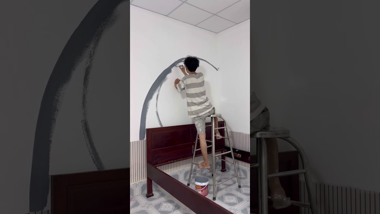 Th&aacute;o giấy d&aacute;n tường sơn lại tường mới #cuchun #decor #homedecor #nhatro #nhadep