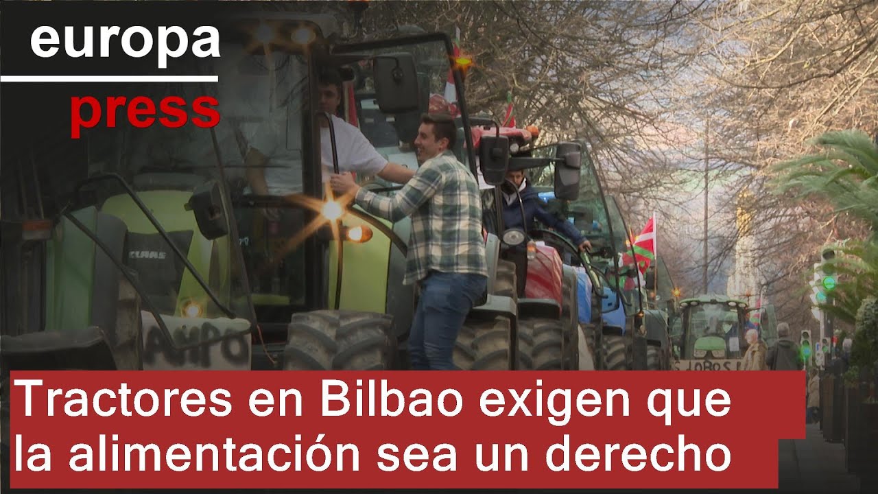 Tractores por las calles de Bilbao reivindican que la alimentación es 