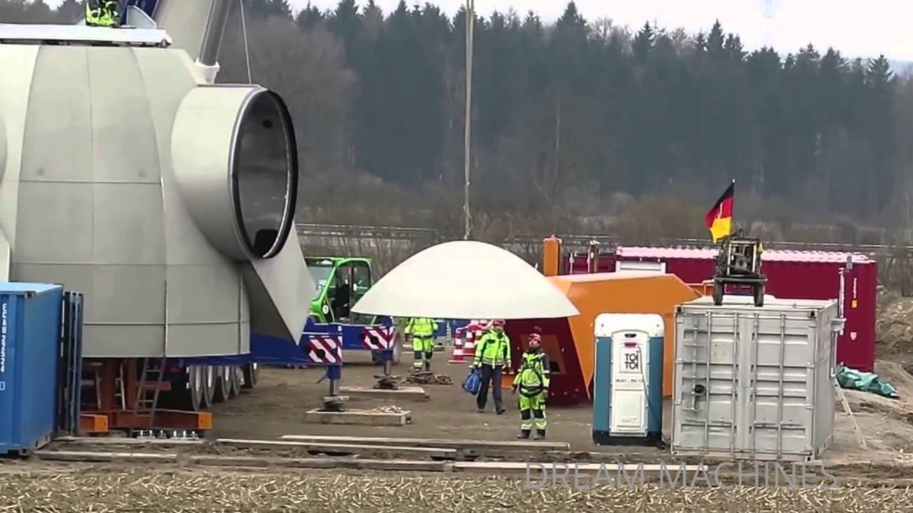 LIEBHERR GITTERMASTKRAN LG 1550 AUF WINDRAD BAUSTELLE