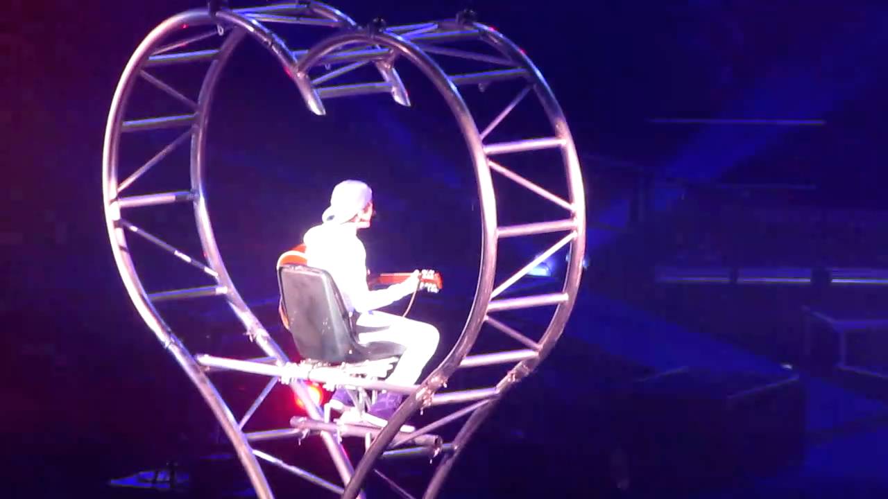 Justin Bieber Live In San Diego - Never Let You Go & Favorite Girl - October 30th, 2010