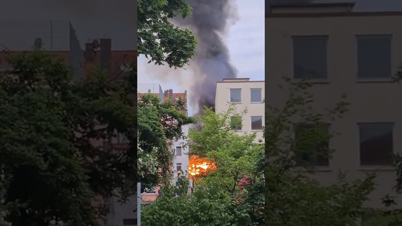 Vollbrand in einer Lagerhalle im Nürnberger Norden, direkt in der Nachbarschaft 🏘 🔥🔥🔥#feuer
