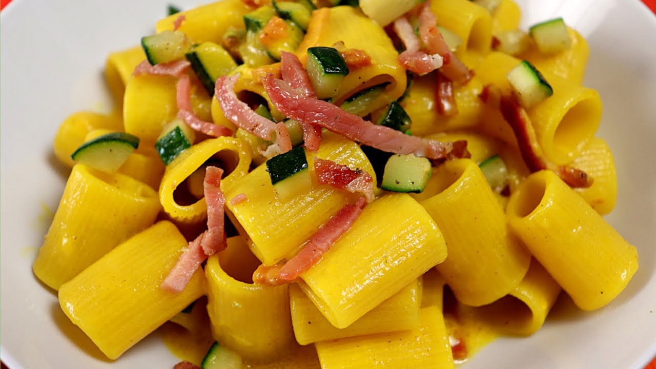 PASTA CON ZUCCHINE E SPECK