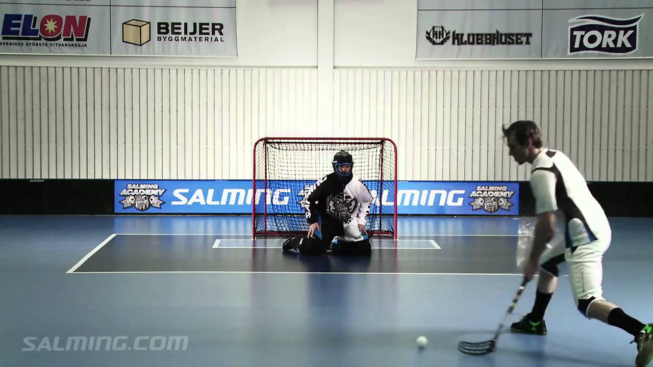Salming Academy Goalie - Close up shot with reflex save training