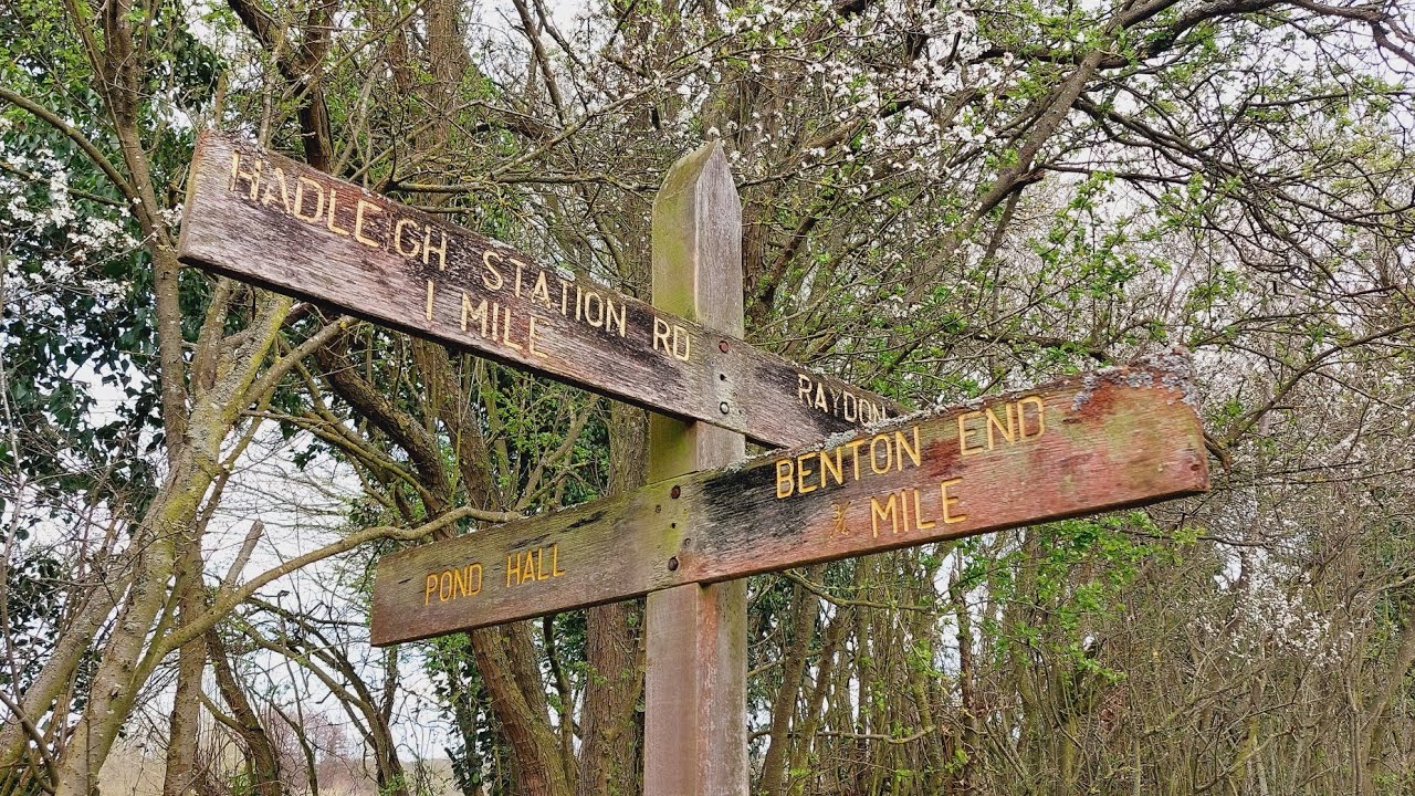Hadleigh in Suffolk circular walk including Hadleigh train track #countrywalks #suffolk #bigsky