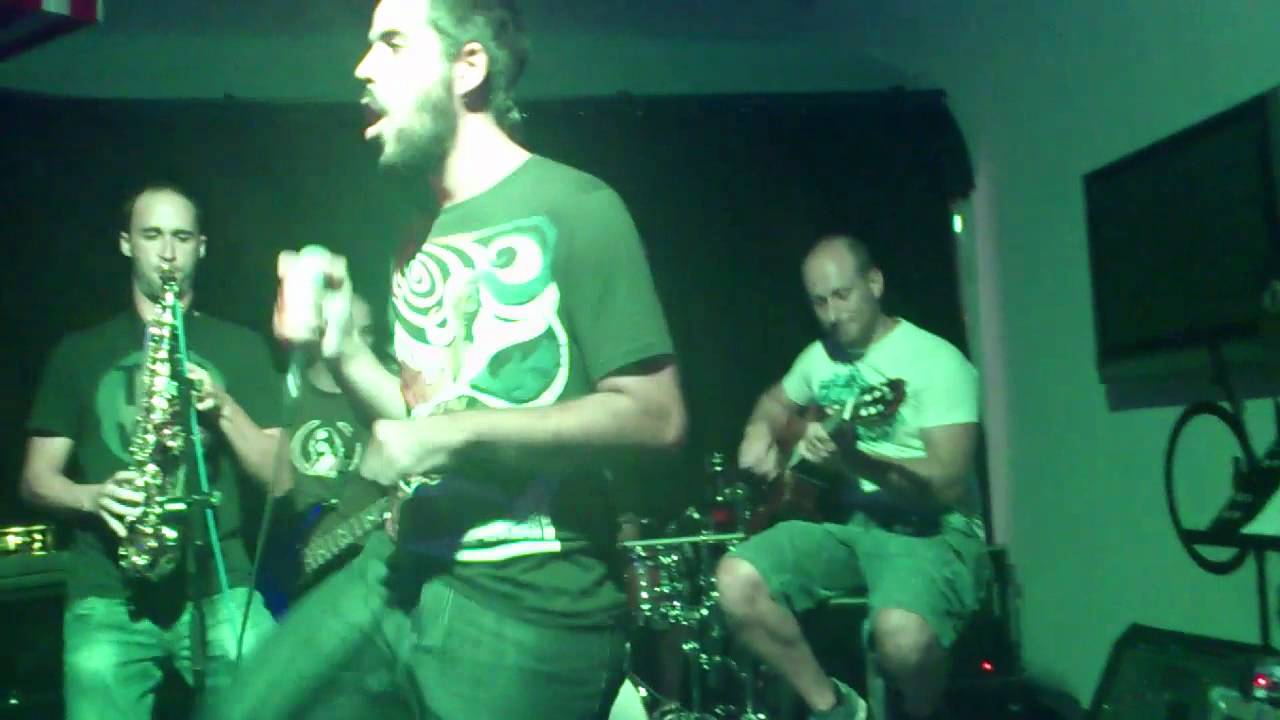 Bernardine Pussy - Pin Pon pierde el control (Acoustic Groove Cover Feat Juan Nu&ntilde;ez)
