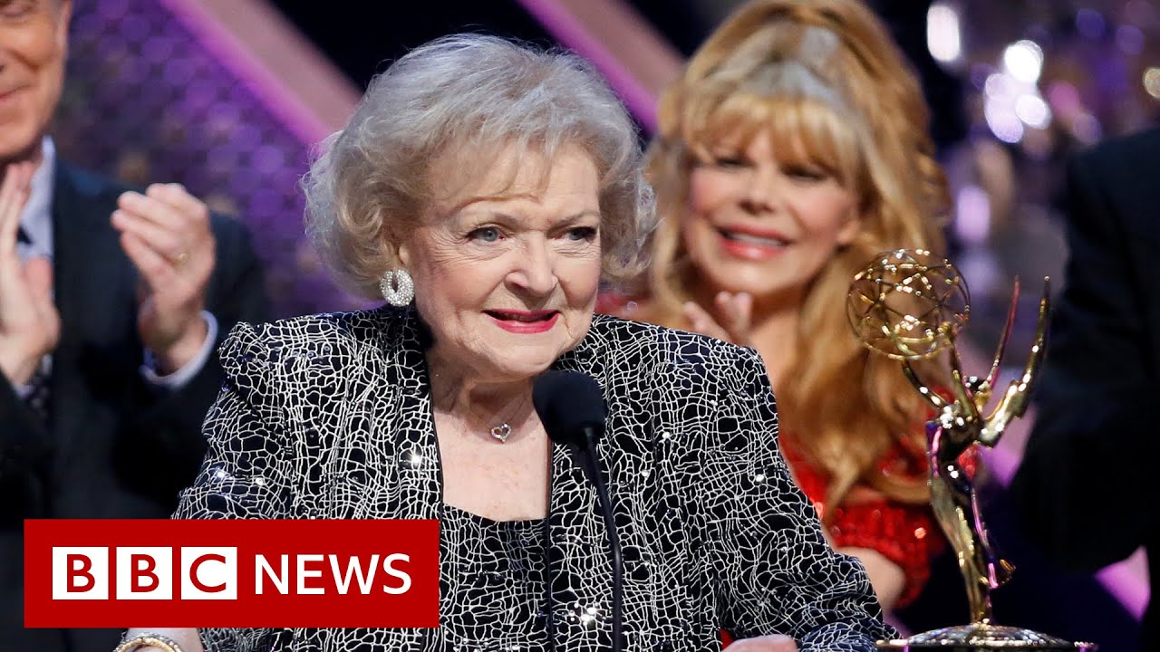 Tributes pour in for US TV legend Betty White - BBC News