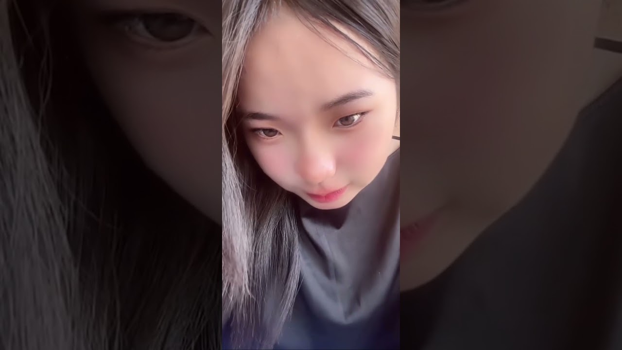 😳 Unexpected moment on live stream