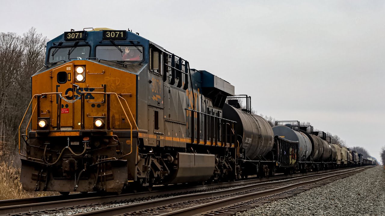 CSX 3071 leads M276 with a friendly conductor!