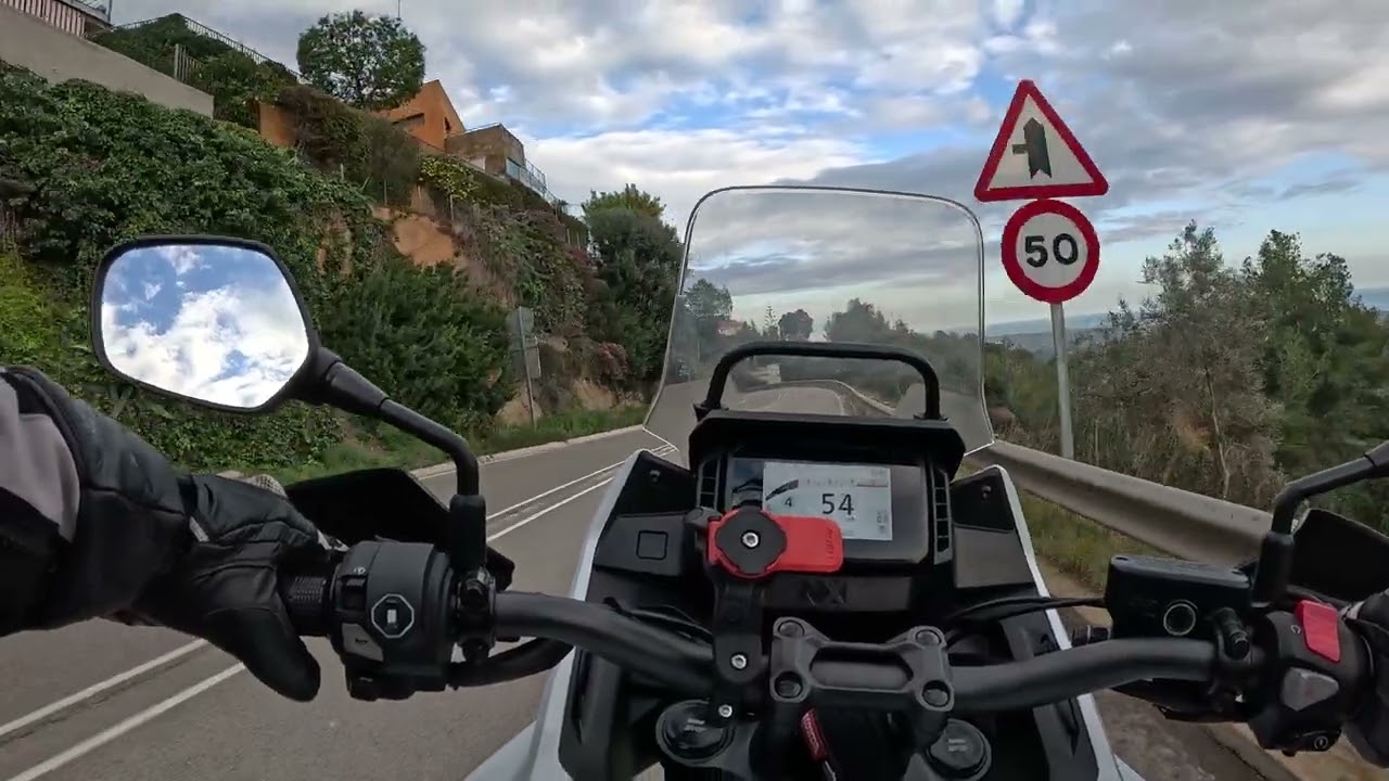 HONDA NX EN RUTA POR LAS CURVAS DE BEGUES