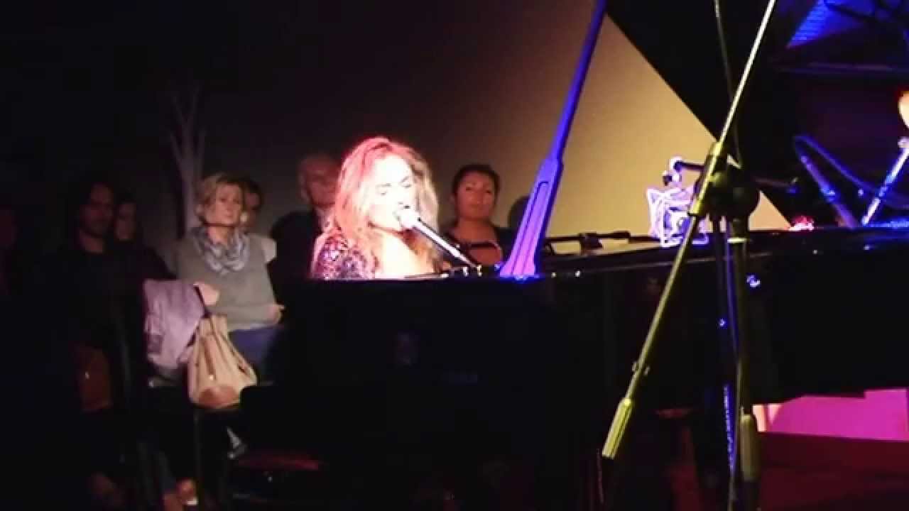 Savannah and the Stringz - Train Song [Live at Jazovia]