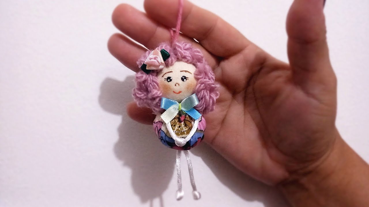 Como Fazer Uma Boneca Chaveirinho Feita De Fuxico Muito Fácil De Fazer Usando Retalhos 🪡🧵