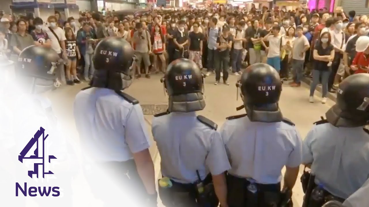 Hong Kong protesters clash with police in Mongkok | Channel 4 News