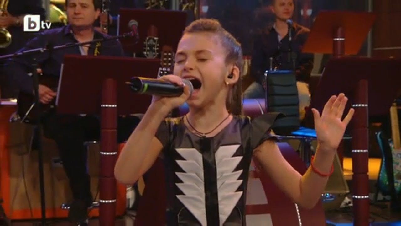 Krisia Todorova: Singing - 
