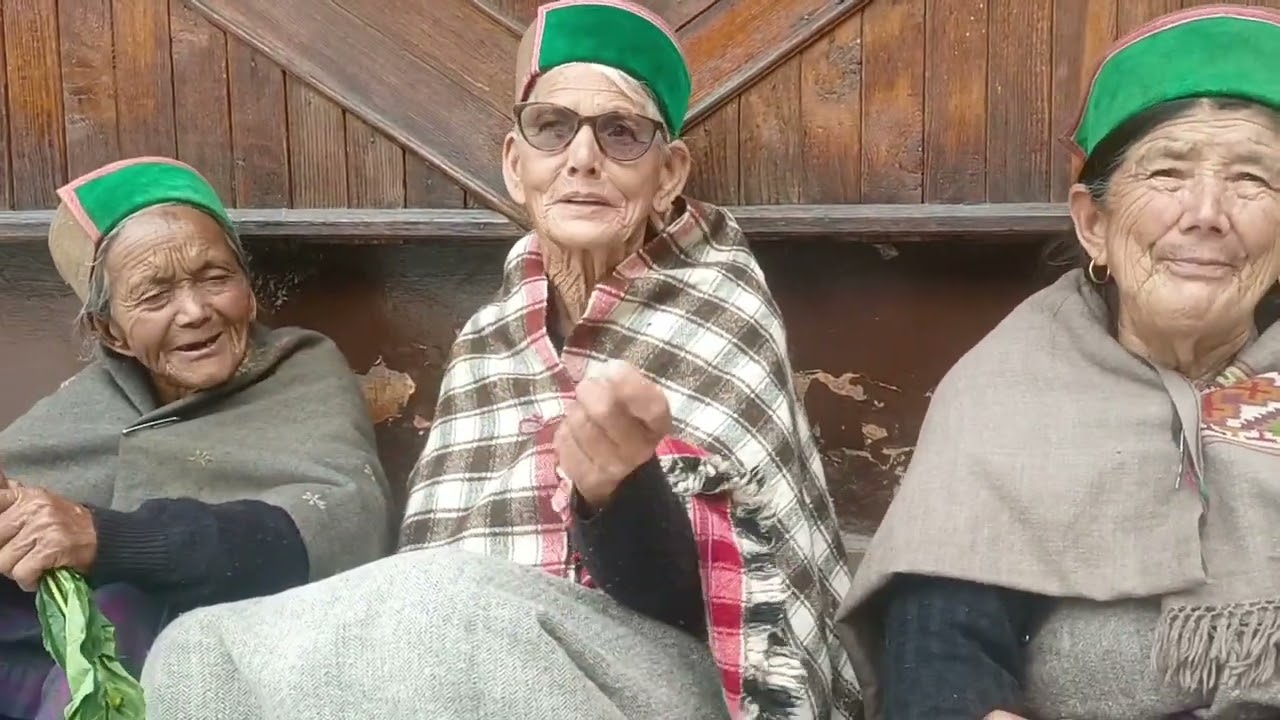 Aaj sangla me dadi se bat karte bahut acha laga