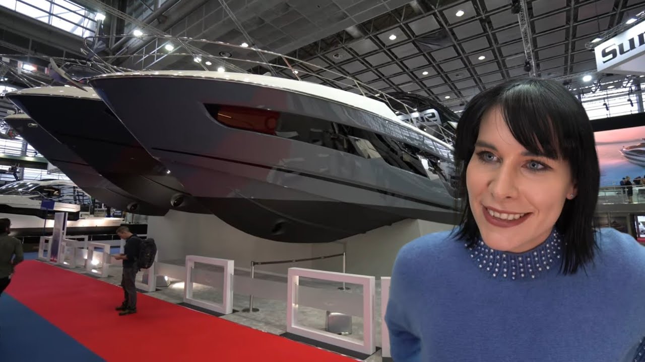 JUNGE FRAU (27) sieht zum 1. Mal eine Superyacht von innen für 3.160.000 € Sunseeker Predator 65