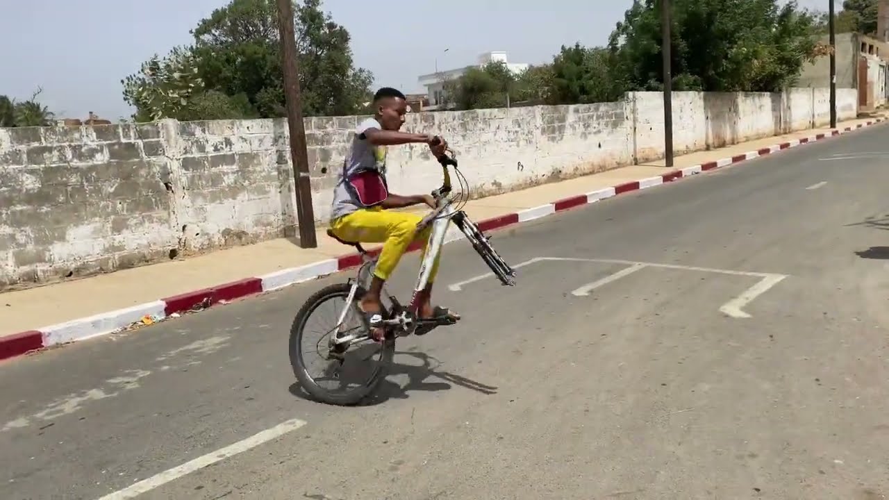 Stunt & tricks with saly bike life 🇸🇳💯