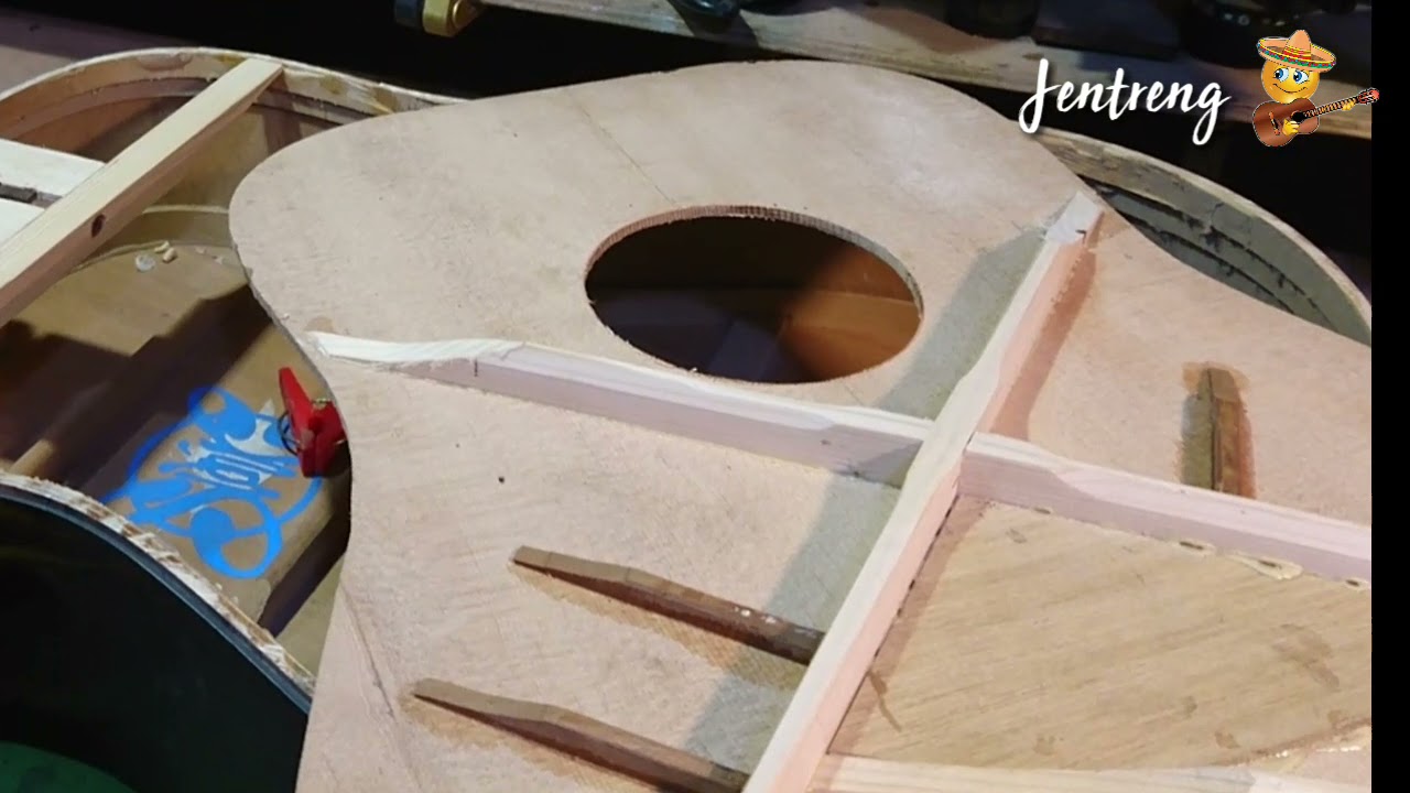 Memperbaiki/mengganti Top body gitar. Top body guitar replacement