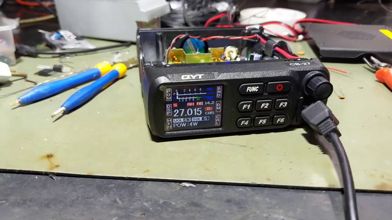 É aquele ditado tamanho não é documento!!! Px QYT cb27 bivolt (12&24v) com potencia de rádio grande