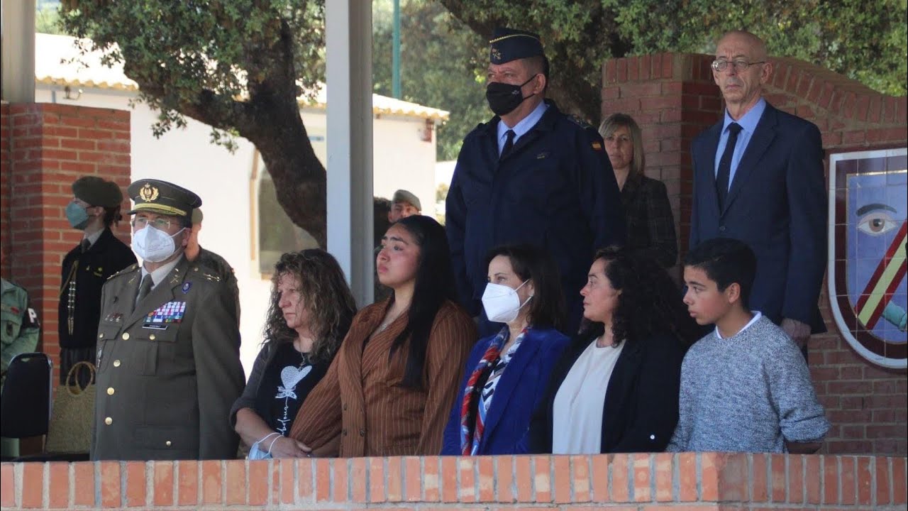 La ministra Robles preside el homenaje en Ronda a los militares Jordi Oñoro y Pepelu Cañete