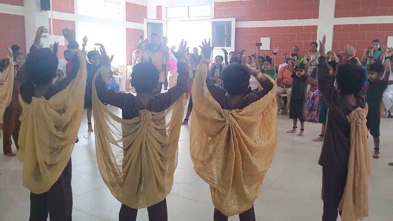 Nivi UKG class play