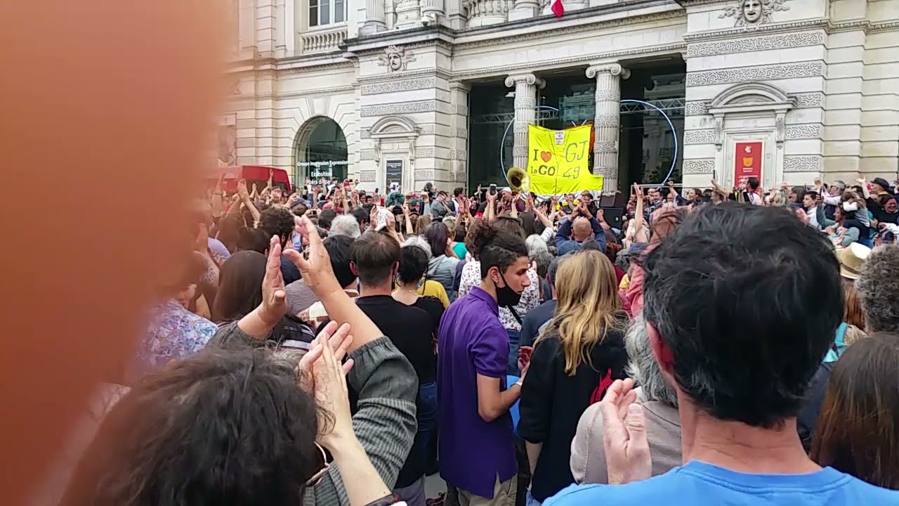 BEAU RASSEMBLEMENT POUR DÉFENDRE LA LIBERTÉ ce samedi 8 mai, place du Ralliement à Angers