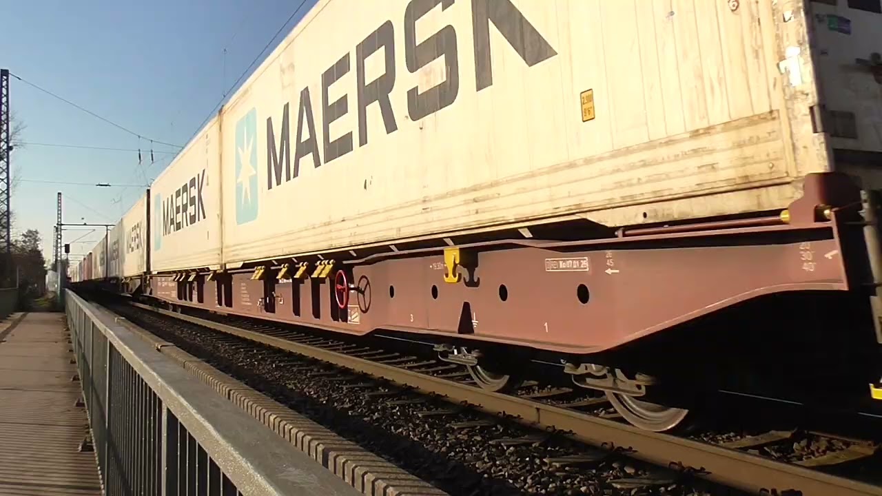 383 011 CD mit Sggnss Containerzug Umleiter