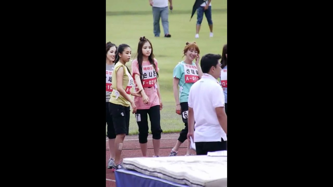【APink】Son Naeun learned how to jump from Bora (SISTAR)  @  Idol Athletics Championships