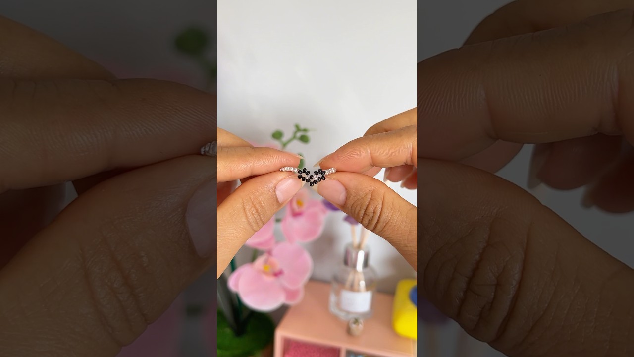 Anillo de Corazon con Mostacillas 🖤✨ #parati #shortvideo #diy #anillo #heart #fypyoutube