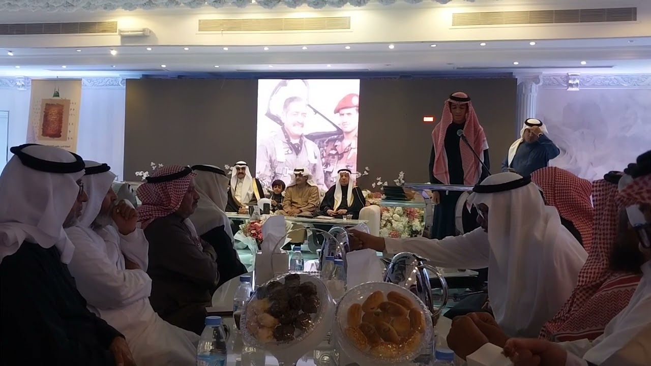 تدشين كتاب لعبدالرحمن النزاوي بحضور والدته أطال الله بعمرها  .