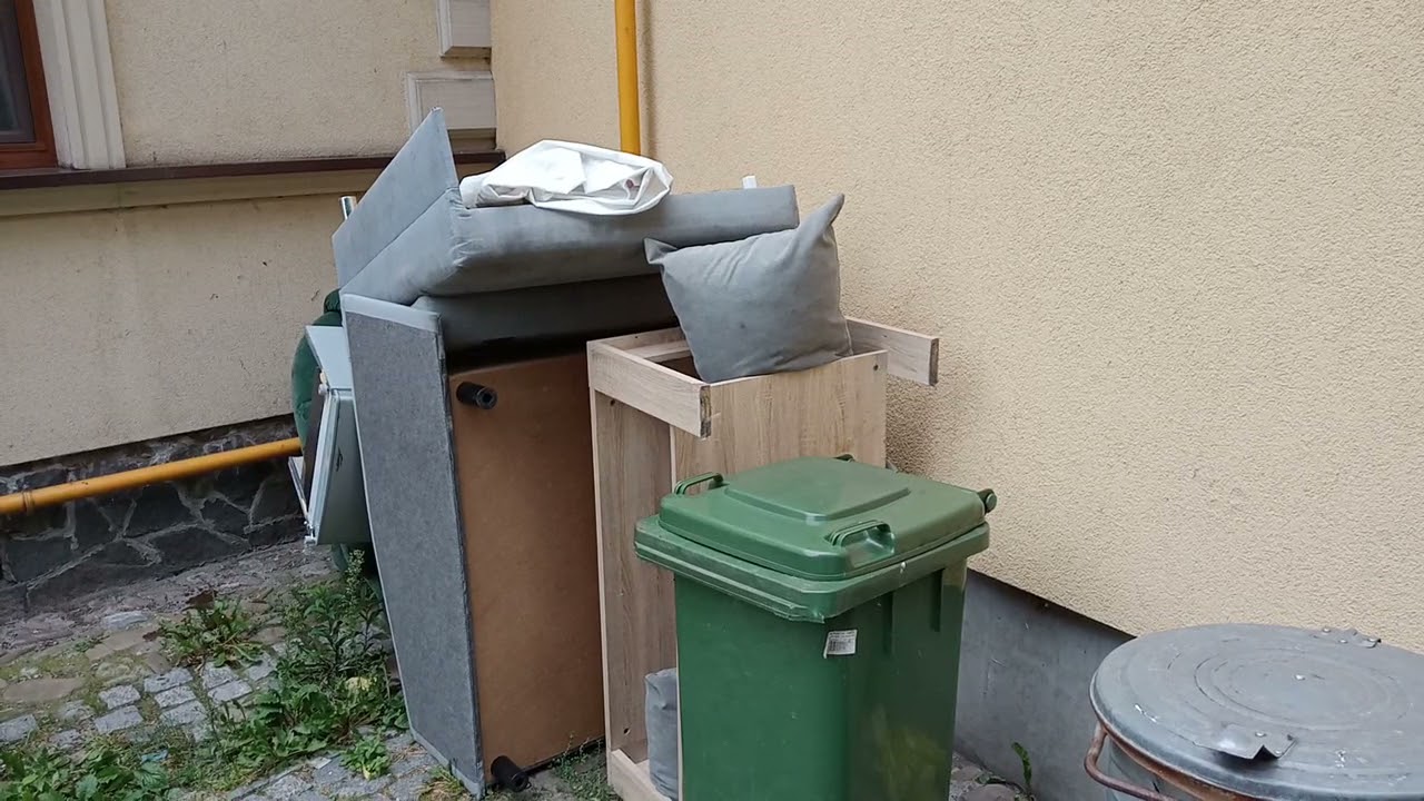 Pieniądz leży na śmietniku