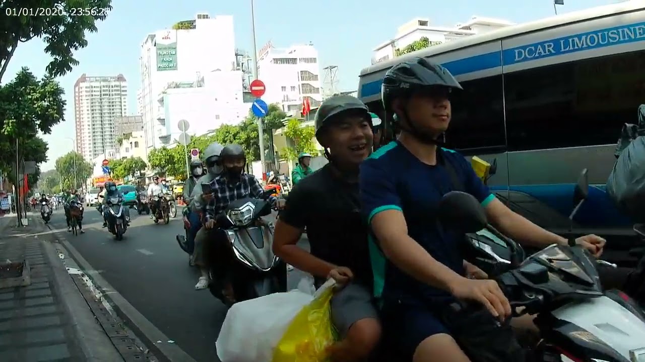 ホーチミン家電前