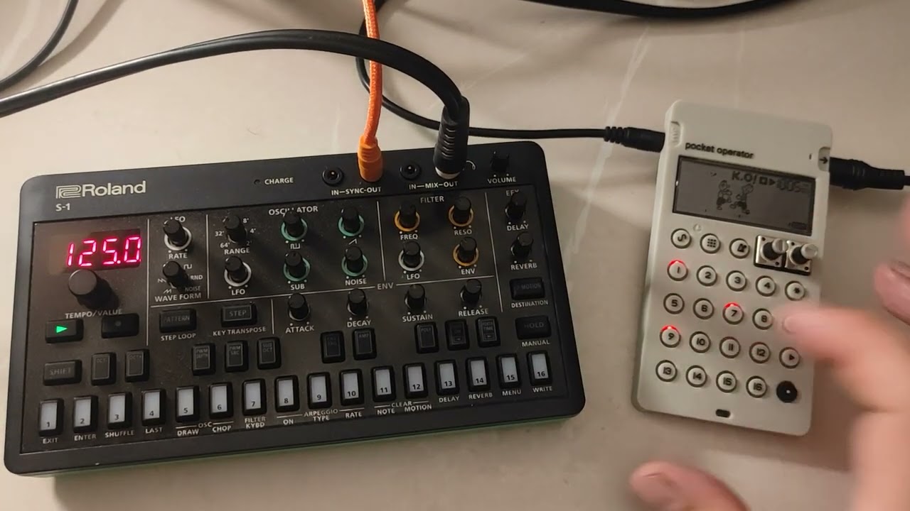 Naked Rolationship (20 Min. Impro-Jam with Roland S-1 supported by TE PO-33 K.O.)