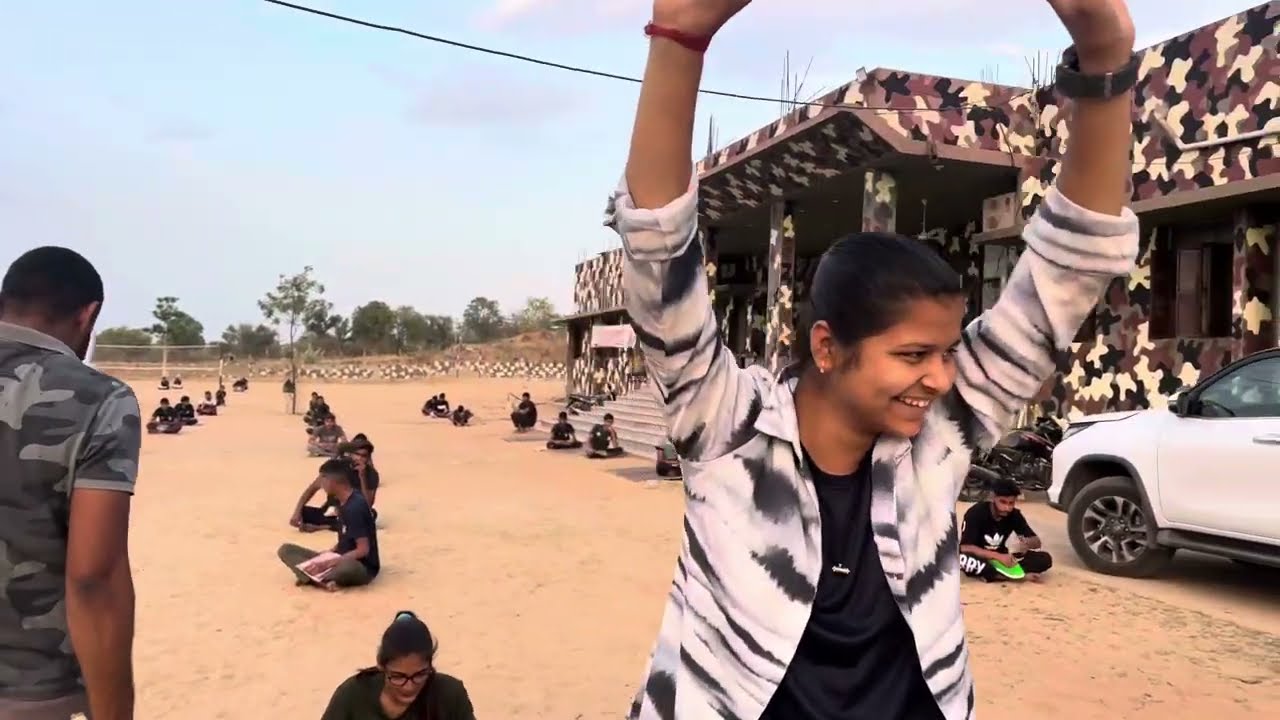 नहीं पढ़ने वाली लड़कियों की ऐसे होती है पिटाई अकैडमी आने से पहले यह video देख लेना
