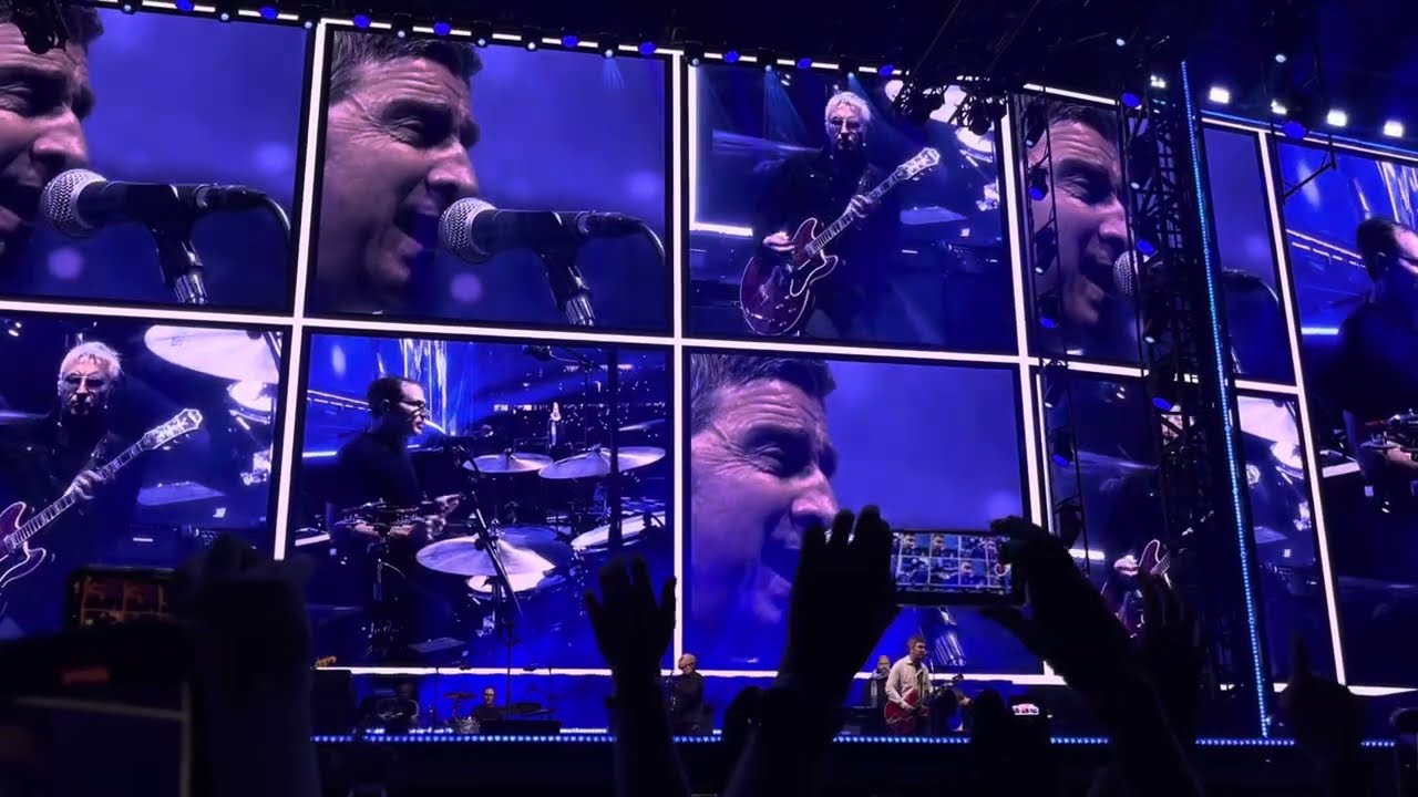 Don’t Look Back In Anger - Oasis - Dublin 