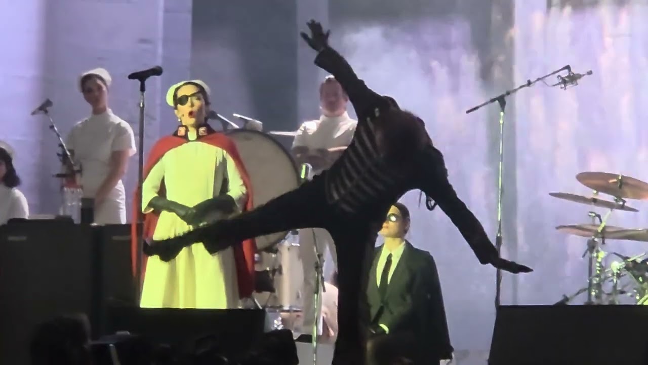 My Chemical Romance.  Intro (The end) Chile 28/01/26